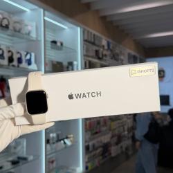 Apple Watch SE 3, 40 мм, корпус из алюминия цвета "сияющая звезда" б/у