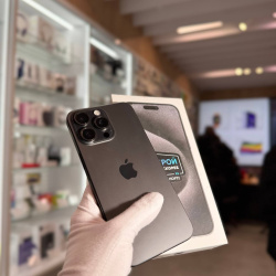 Смартфон Apple iPhone 15 Pro Max 256Гб "черный титан" б/у