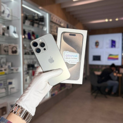 Смартфон Apple iPhone 15 Pro 128Гб "натуральный титан" б/у