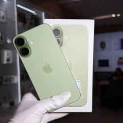 Смартфон iPhone 17 256Гб зеленый (уценка)