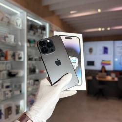 Смартфон Apple iPhone 14 Pro 256Гб "черный космос" б/у