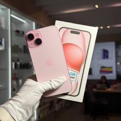 Смартфон Apple iPhone 15 128Гб розовый б/у