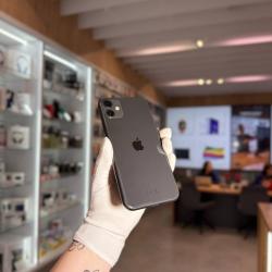 Смартфон Apple iPhone 11 64Гб черный б/у