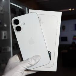 Смартфон Apple iPhone 16 128Гб белый б/у