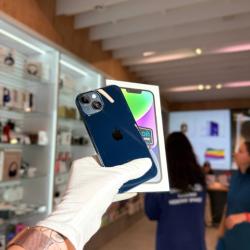 Смартфон Apple iPhone 14 128Гб "темная ночь" б/у