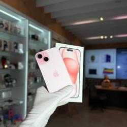 Смартфон Apple iPhone 15 256Гб розовый б/у