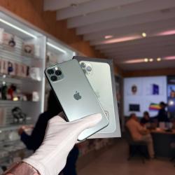 Смартфон Apple iPhone 11 Pro Max 64Гб темно-зеленый б/у