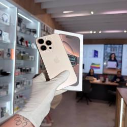 Смартфон Apple iPhone 16 Pro 128Гб "песчаный титан" б/у