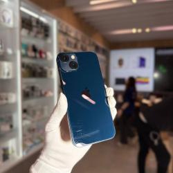 Смартфон Apple iPhone 13 128Гб "темная ночь" б/у
