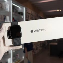 Apple Watch SE 2024, 44 мм, корпус из алюминия цвета "темная ночь" б/у