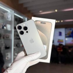 Смартфон Apple iPhone 15 Pro 256Гб "натуральный титан" б/у
