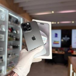 Смартфон Apple iPhone 15 Pro Max 256Гб "черный титан" б/у