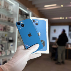 Смартфон Apple iPhone 13 128Гб синий б/у