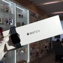 Apple Watch SE 2022, 40 мм, корпус из алюминия цвета "темная ночь" б/у