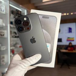 Смартфон Apple iPhone 15 Pro 256Гб "черный титан" б/у
