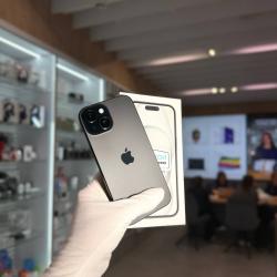 Смартфон Apple iPhone 15 256Гб черный б/у