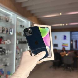 Смартфон Apple iPhone 14 128Гб "темная ночь" б/у