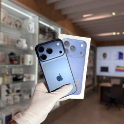 Смартфон Apple iPhone 17 Pro 256Гб темно-синий б/у