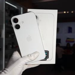 Смартфон Apple iPhone 16 128Гб белый б/у