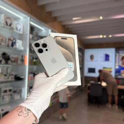 Смартфон Apple iPhone 15 Pro 128Гб "натуральный титан" б/у
