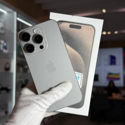 Смартфон Apple iPhone 15 Pro 256Гб "натуральный титан" б/у