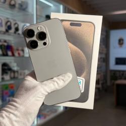 Смартфон Apple iPhone 15 Pro 256Гб "натуральный титан" б/у