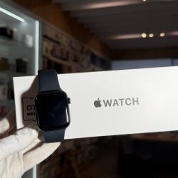 Apple Watch SE 2024, 44 мм, корпус из алюминия цвета "темная ночь" б/у