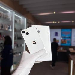 Смартфон Apple iPhone 13 128Гб "сияющая звезда" б/у