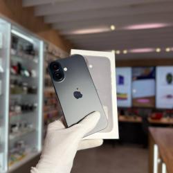 Смартфон Apple iPhone 16 128Гб черный б/у
