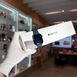 Apple Watch SE 2022, 44 мм, корпус из алюминия цвета "темная ночь" б/у