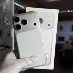 Смартфон Apple iPhone 17 Pro 512Гб eSIM серебристый б/у