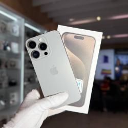 Смартфон Apple iPhone 15 Pro 128Гб "натуральный титан" б/у