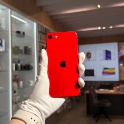 Смартфон Apple iPhone SE 2022 64Гб красный б/у