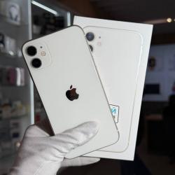 Смартфон Apple iPhone 11 64Гб белый б/у
