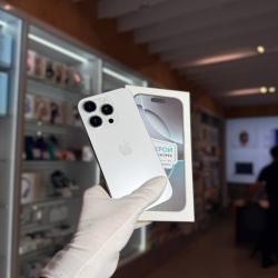 Смартфон Apple iPhone 16 Pro 256Гб "белый титан" б/у