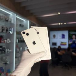 Смартфон Apple iPhone 13 128Гб "сияющая звезда" б/у