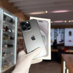 Смартфон Apple iPhone 15 Pro Max 256Гб "черный титан" б/у