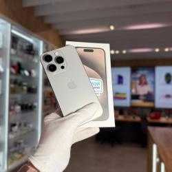 Смартфон Apple iPhone 15 Pro 256Гб "натуральный титан" б/у