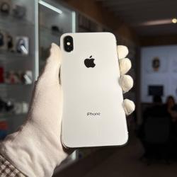 Смартфон Apple iPhone X 256Гб серебристый б/у