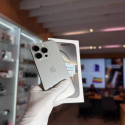 Смартфон Apple iPhone 16 Pro 256Гб "натуральный титан" б/у